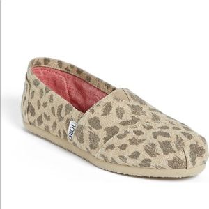 Toms classic leopard slip ons